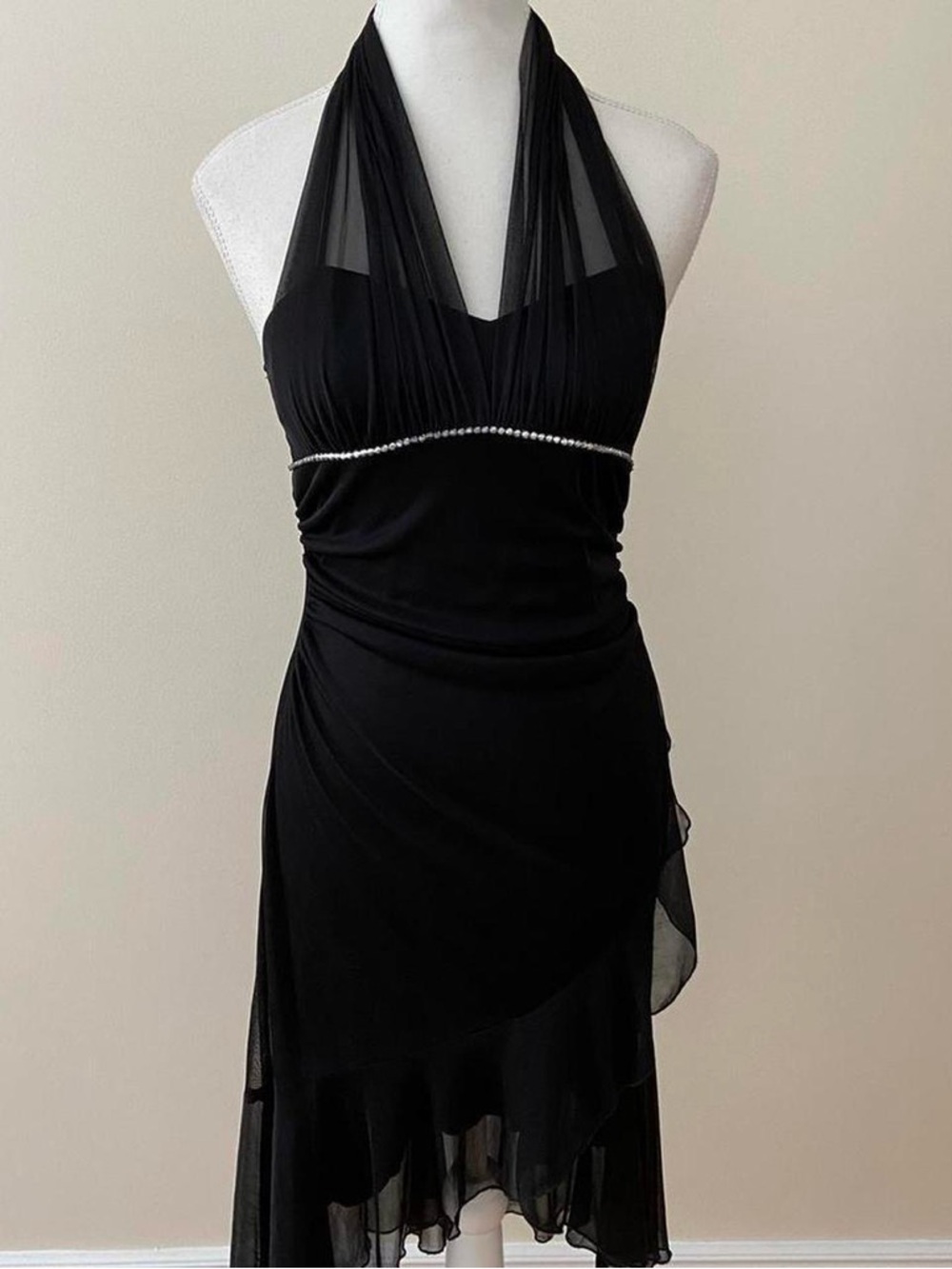 Elegant One-Shoulder Black Evening Dress with Rhinestone Accent